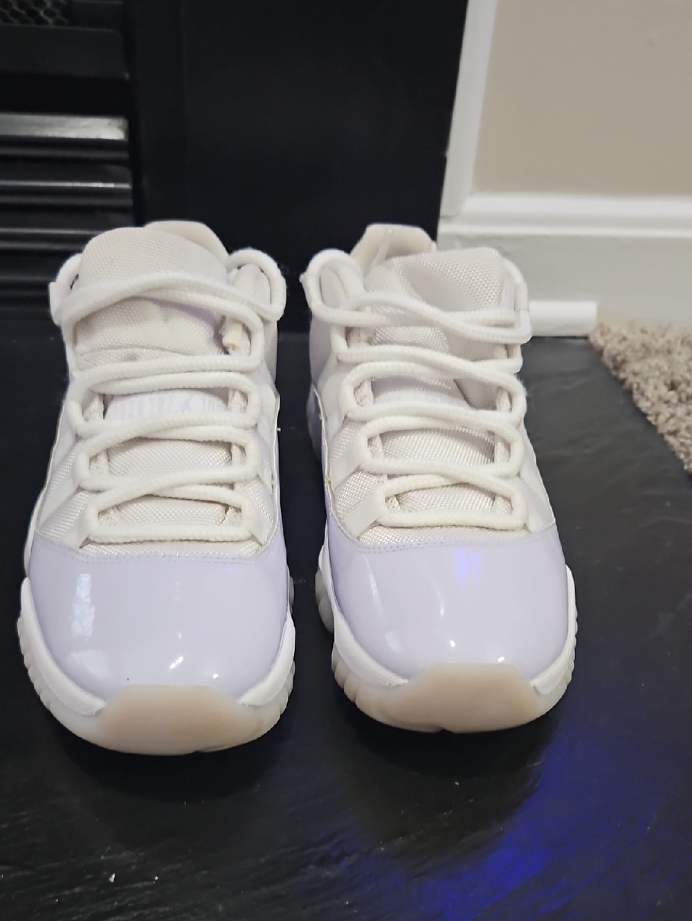 Women's Low Jordan 11 Retro Sneakers